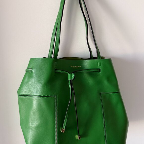 Tory Burch Block T Bucket Bag - Green Leather - Picture 9 of 9